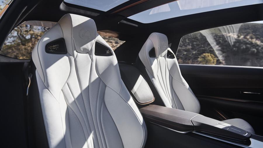 Интерьер Lexus LF-1 Limitless 2018 года  (фото 46 из 72)
